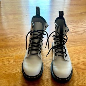 Dr Martens - 1460 smooth leather lace up boots - white - US size 7